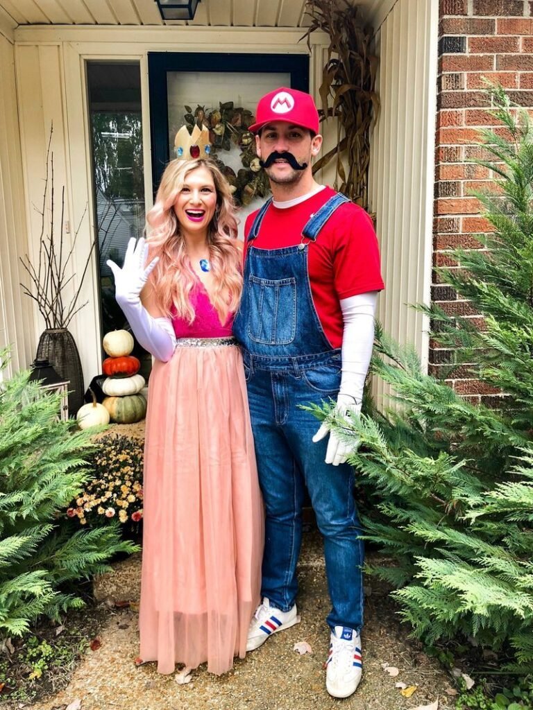 10 Creative Couples Costumes for Halloween